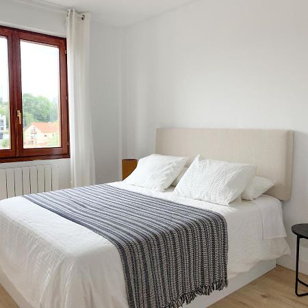 Acogedor Apartamento Con Terraza Y Parking Publico En Comillas Exteriör bild