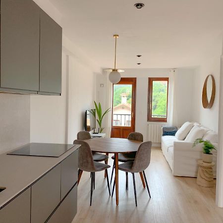 Acogedor Apartamento Con Terraza Y Parking Publico En Comillas Exteriör bild