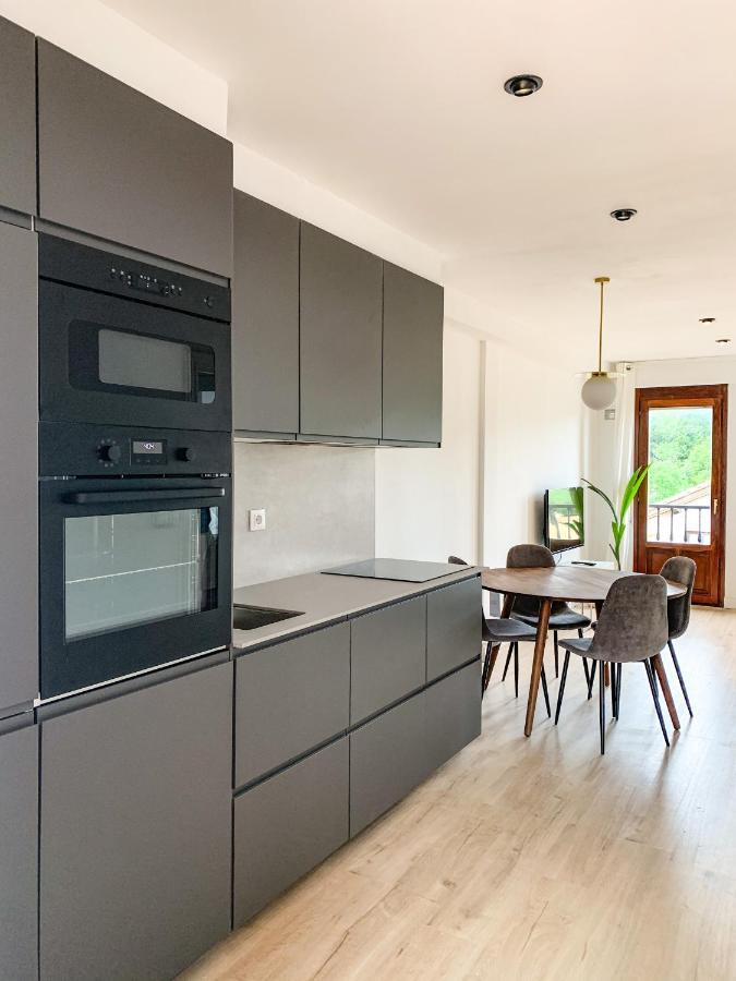 Acogedor Apartamento Con Terraza Y Parking Publico En Comillas Exteriör bild