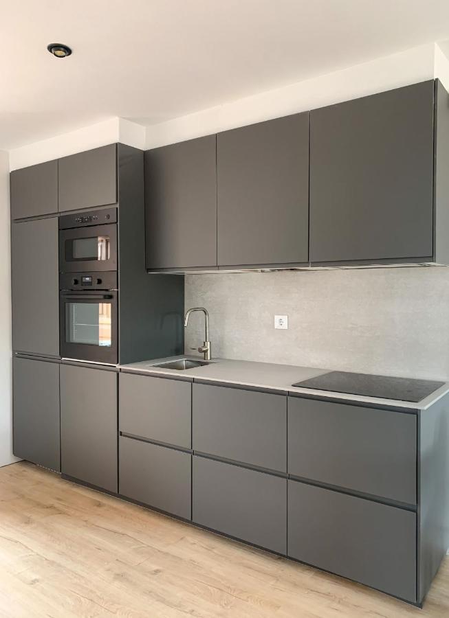 Acogedor Apartamento Con Terraza Y Parking Publico En Comillas Exteriör bild