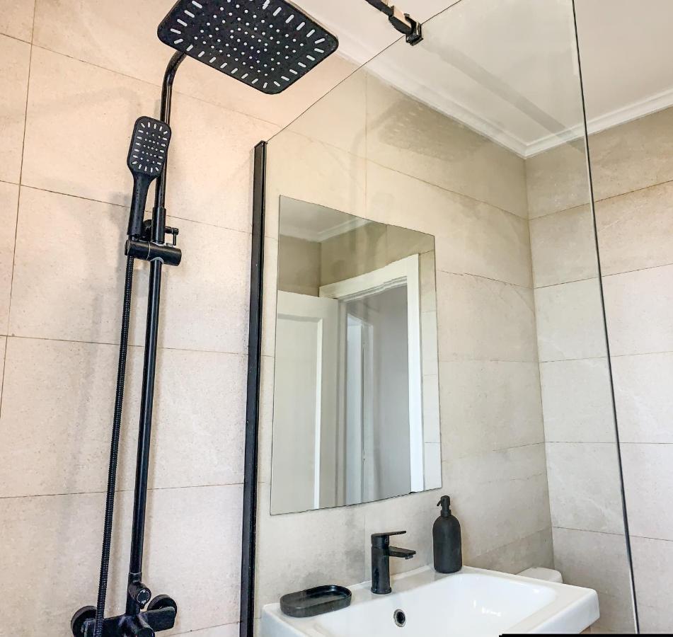 Acogedor Apartamento Con Terraza Y Parking Publico En Comillas Exteriör bild