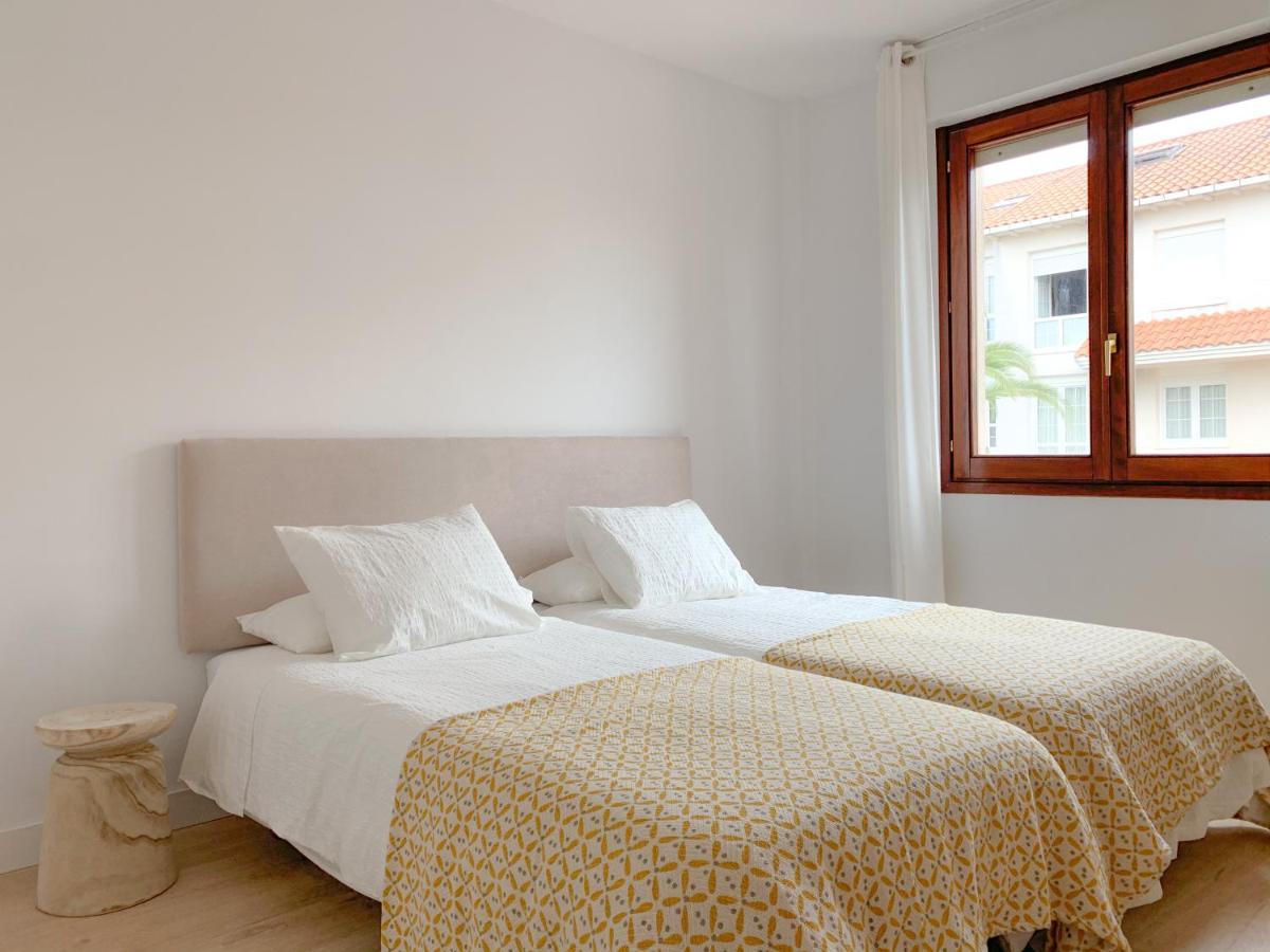 Acogedor Apartamento Con Terraza Y Parking Publico En Comillas Exteriör bild