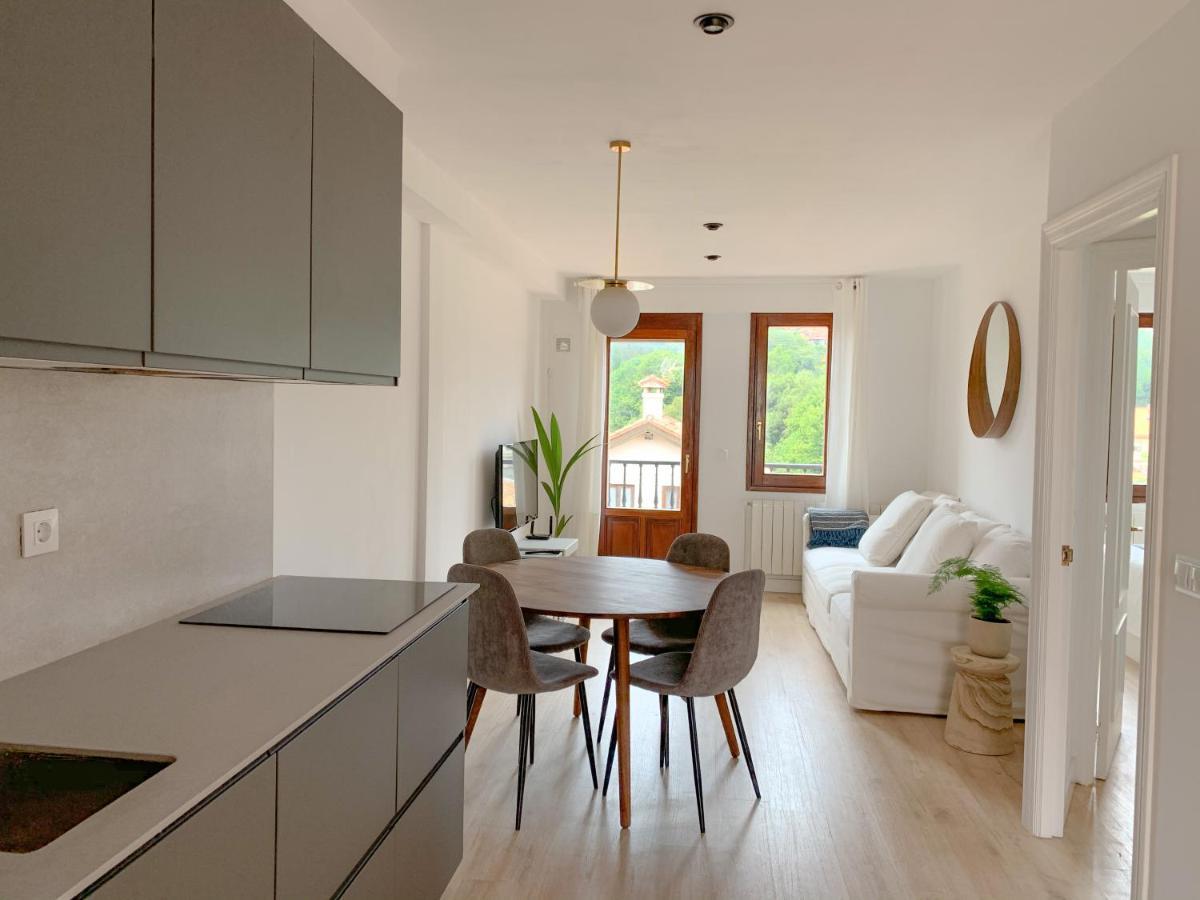 Acogedor Apartamento Con Terraza Y Parking Publico En Comillas Exteriör bild